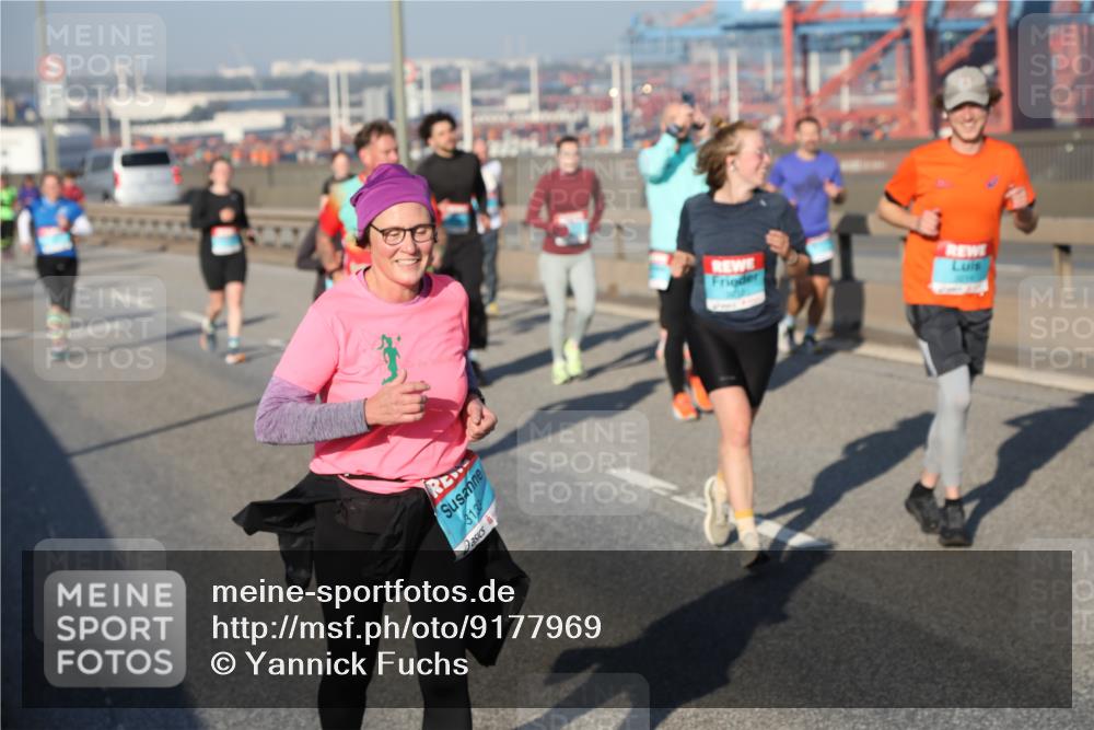 03.10.2025 - Köhlbrandbrückenlauf Yannick Fuchs http://msf.ph/oto/9177969 03.10.2025 08:49:26 Position 2 313 meine-sportfotos.de