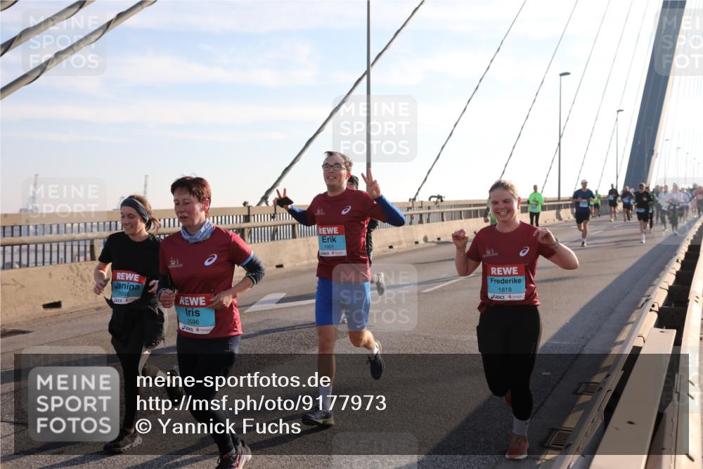 03.10.2025 - Köhlbrandbrückenlauf Yannick Fuchs http://msf.ph/oto/9177973 03.10.2025 08:30:02 Position 1 3068, 2, 3596, 1901, 1818 meine-sportfotos.de