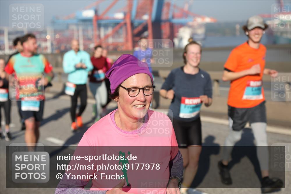 03.10.2025 - Köhlbrandbrückenlauf Yannick Fuchs http://msf.ph/oto/9177978 03.10.2025 08:49:27 Position 2  meine-sportfotos.de