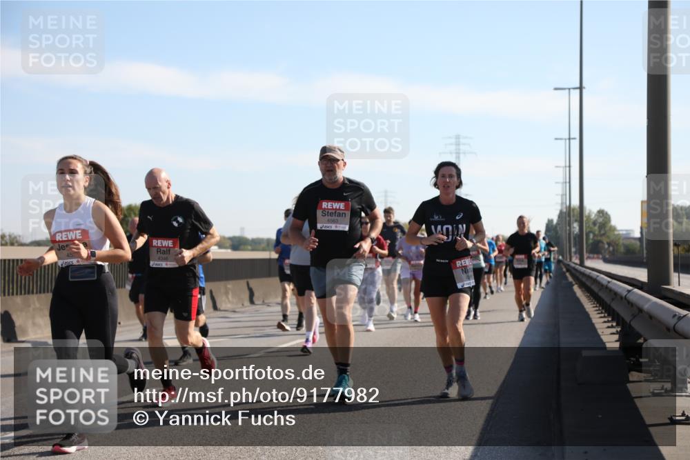 03.10.2025 - Köhlbrandbrückenlauf Yannick Fuchs http://msf.ph/oto/9177982 03.10.2025 11:17:19 Position 3 45, 4346, 6563 meine-sportfotos.de