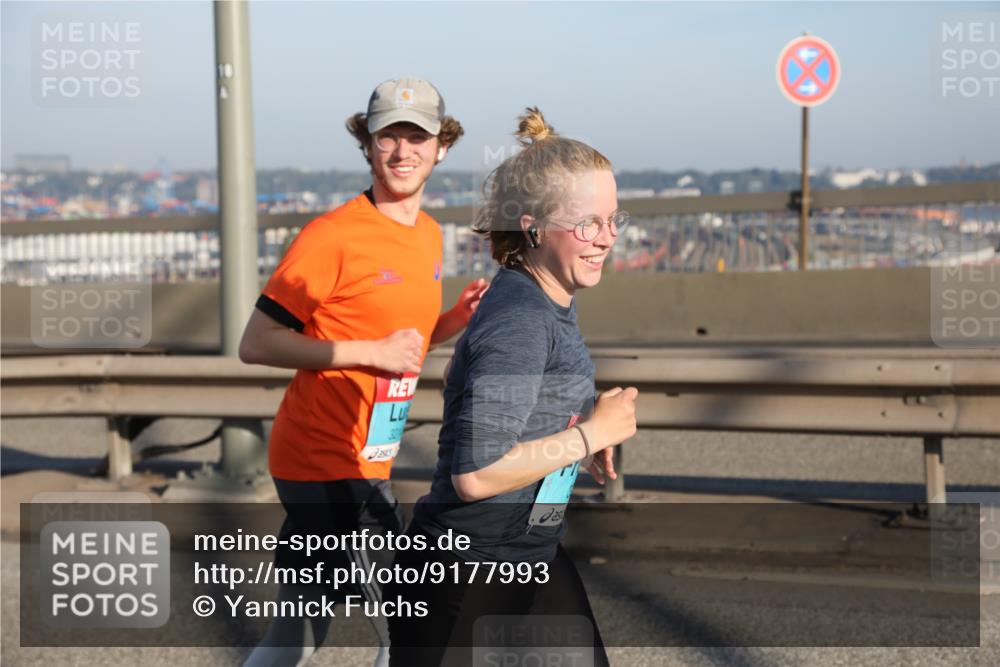 03.10.2025 - Köhlbrandbrückenlauf Yannick Fuchs http://msf.ph/oto/9177993 03.10.2025 08:49:29 Position 2 328 meine-sportfotos.de