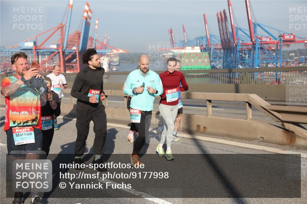 03.10.2025 - Köhlbrandbrückenlauf Yannick Fuchs http://msf.ph/oto/9177998 03.10.2025 08:49:30 Position 2 1573, 1720, 1283, 3816 meine-sportfotos.de