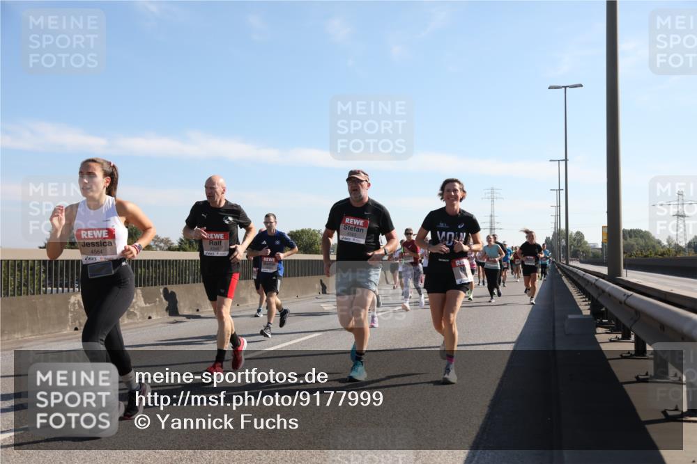 03.10.2025 - Köhlbrandbrückenlauf Yannick Fuchs http://msf.ph/oto/9177999 03.10.2025 11:17:20 Position 3 4564, 4346, 6563 meine-sportfotos.de
