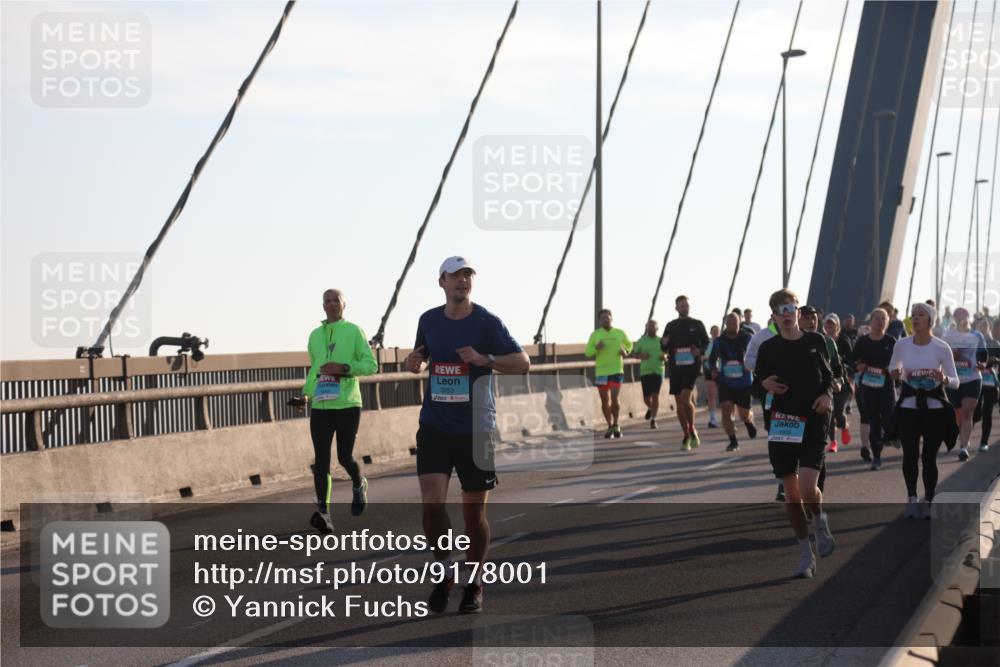 03.10.2025 - Köhlbrandbrückenlauf Yannick Fuchs http://msf.ph/oto/9178001 03.10.2025 08:30:05 Position 1 3653, 1933 meine-sportfotos.de
