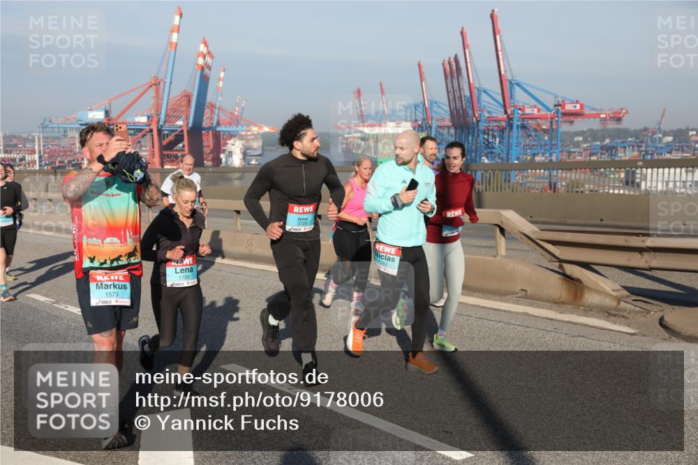 03.10.2025 - Köhlbrandbrückenlauf Yannick Fuchs http://msf.ph/oto/9178006 03.10.2025 08:49:30 Position 2 1573, 1720, 3725, 1283 meine-sportfotos.de
