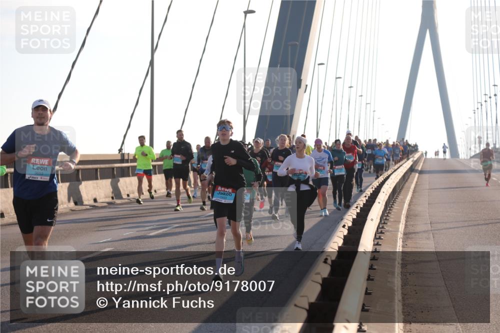 03.10.2025 - Köhlbrandbrückenlauf Yannick Fuchs http://msf.ph/oto/9178007 03.10.2025 08:30:05 Position 1 3653, 1933 meine-sportfotos.de