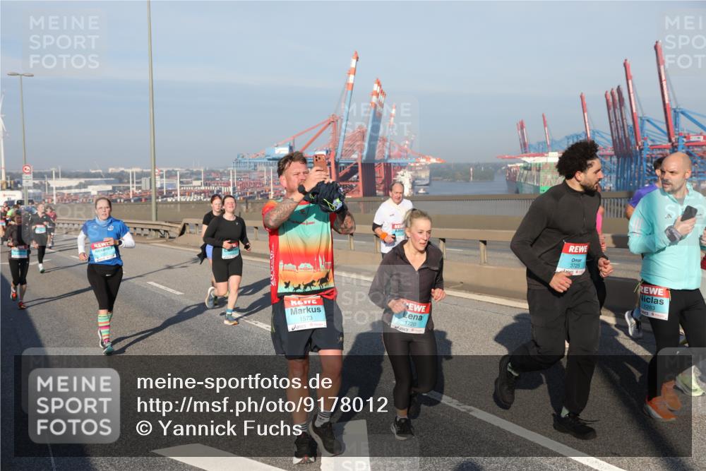03.10.2025 - Köhlbrandbrückenlauf Yannick Fuchs http://msf.ph/oto/9178012 03.10.2025 08:49:31 Position 2 1573, 1720, 3725, 1283 meine-sportfotos.de