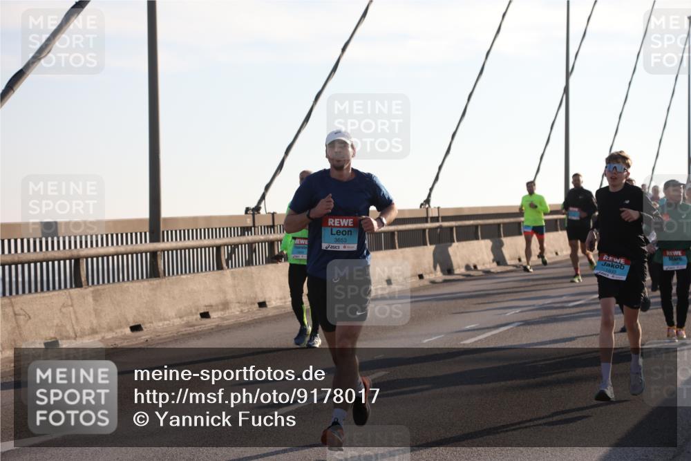 03.10.2025 - Köhlbrandbrückenlauf Yannick Fuchs http://msf.ph/oto/9178017 03.10.2025 08:30:06 Position 1 3653, 1933 meine-sportfotos.de