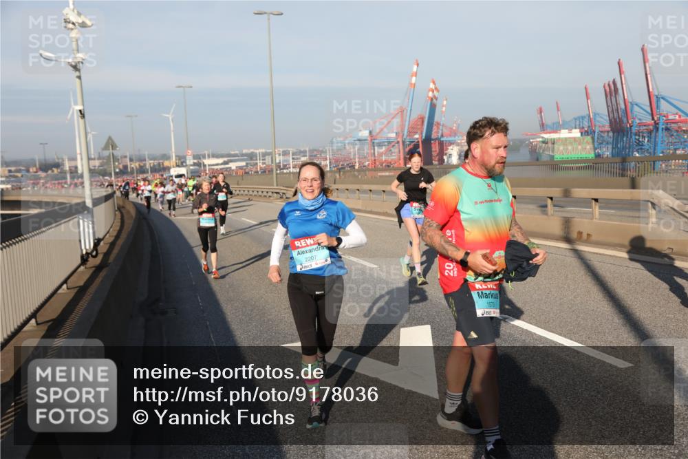 03.10.2025 - Köhlbrandbrückenlauf Yannick Fuchs http://msf.ph/oto/9178036 03.10.2025 08:49:33 Position 2 2207, 20, 1573, 20 meine-sportfotos.de