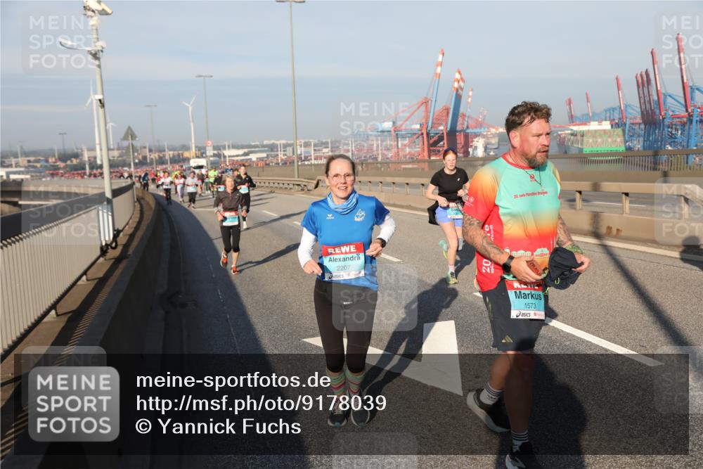 03.10.2025 - Köhlbrandbrückenlauf Yannick Fuchs http://msf.ph/oto/9178039 03.10.2025 08:49:33 Position 2 2207, 20, 1573 meine-sportfotos.de