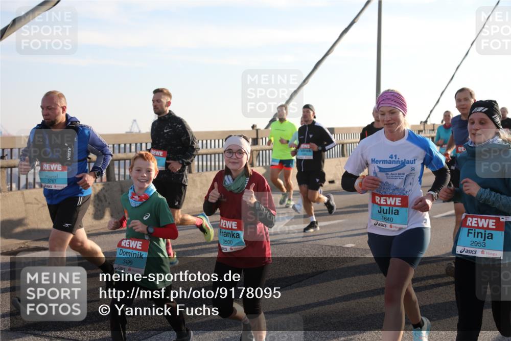 03.10.2025 - Köhlbrandbrückenlauf Yannick Fuchs http://msf.ph/oto/9178095 03.10.2025 08:30:13 Position 1 3767, 3499, 3500, 41, 29, 2012, 1640, 2953 meine-sportfotos.de