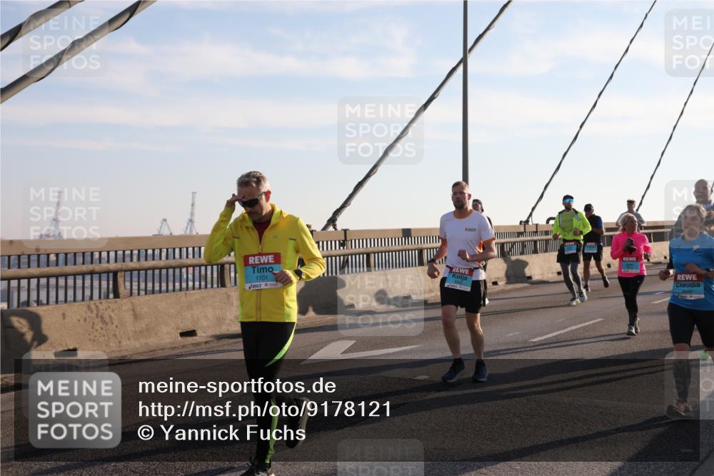 03.10.2025 - Köhlbrandbrückenlauf Yannick Fuchs http://msf.ph/oto/9178121 03.10.2025 08:30:19 Position 1 1701, 3345, 3666 meine-sportfotos.de