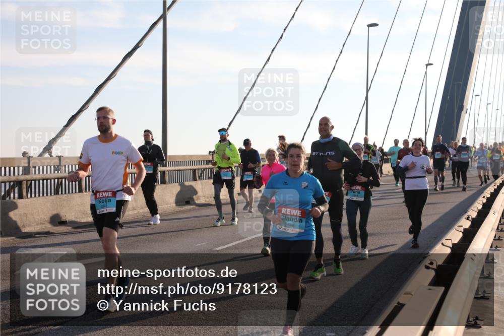 03.10.2025 - Köhlbrandbrückenlauf Yannick Fuchs http://msf.ph/oto/9178123 03.10.2025 08:30:20 Position 1 3345, 3666, 1844 meine-sportfotos.de
