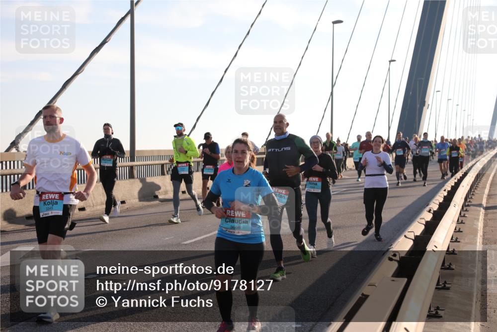 03.10.2025 - Köhlbrandbrückenlauf Yannick Fuchs http://msf.ph/oto/9178127 03.10.2025 08:30:20 Position 1 3345, 3666, 1844 meine-sportfotos.de