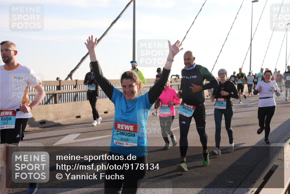 03.10.2025 - Köhlbrandbrückenlauf Yannick Fuchs http://msf.ph/oto/9178134 03.10.2025 08:30:20 Position 1 3345, 3666, 2126, 1844 meine-sportfotos.de