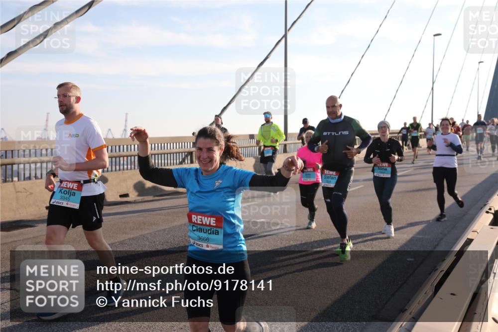 03.10.2025 - Köhlbrandbrückenlauf Yannick Fuchs http://msf.ph/oto/9178141 03.10.2025 08:30:21 Position 1 3345, 3666, 1844 meine-sportfotos.de