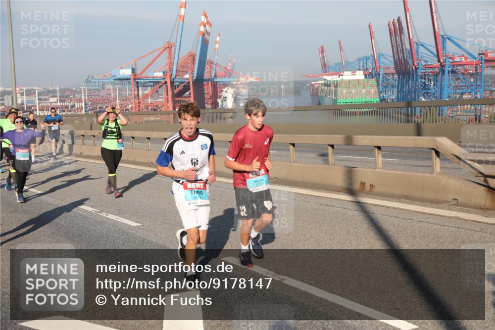 03.10.2025 - Köhlbrandbrückenlauf Yannick Fuchs http://msf.ph/oto/9178147 03.10.2025 08:49:42 Position 2 2878, 32, 3727 meine-sportfotos.de