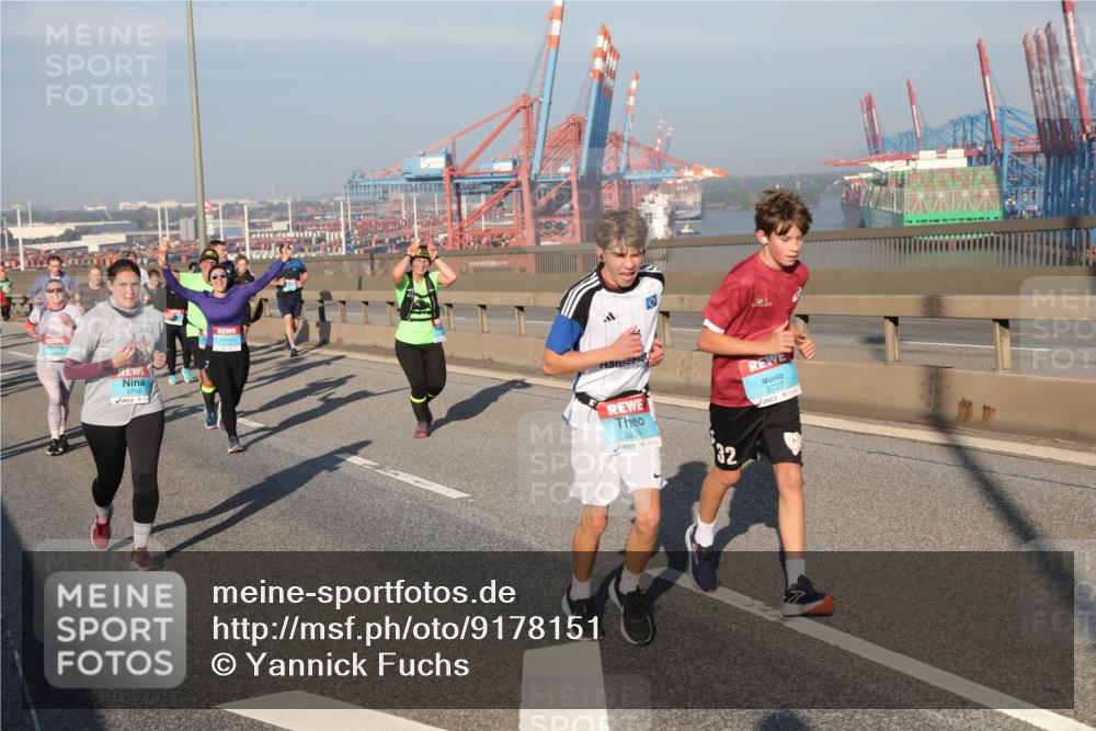 03.10.2025 - Köhlbrandbrückenlauf Yannick Fuchs http://msf.ph/oto/9178151 03.10.2025 08:49:42 Position 2 1719, 2878, 3727, 32 meine-sportfotos.de