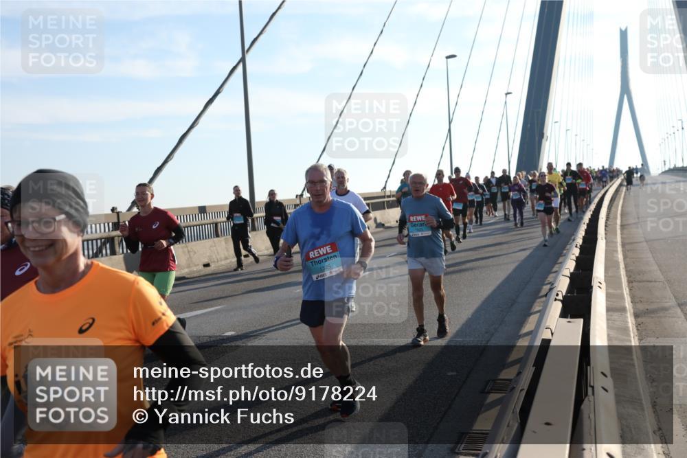 03.10.2025 - Köhlbrandbrückenlauf Yannick Fuchs http://msf.ph/oto/9178224 03.10.2025 08:30:30 Position 1 1325 meine-sportfotos.de