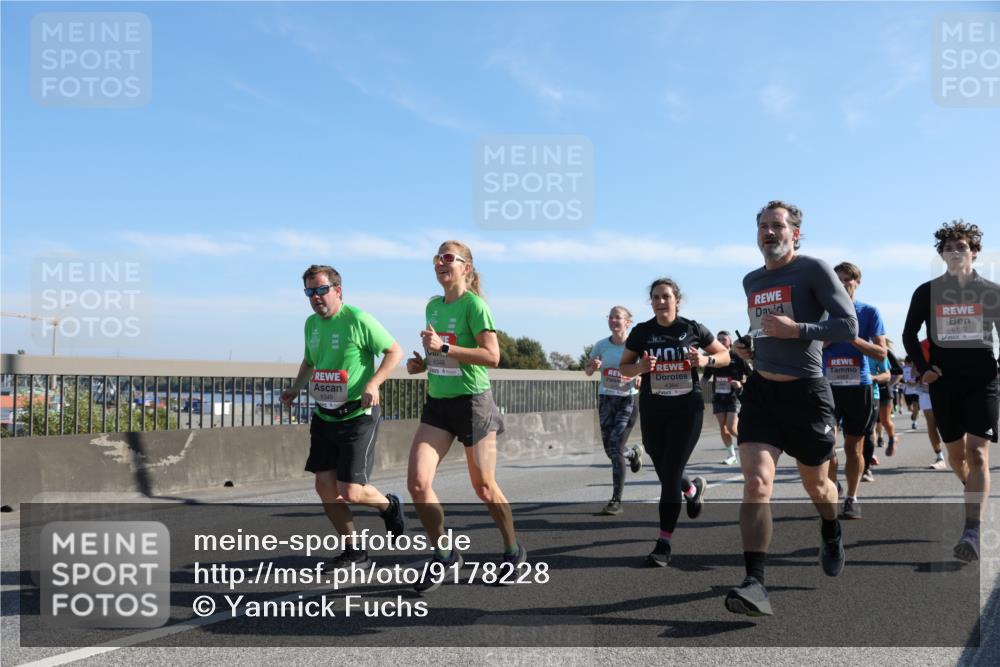 03.10.2025 - Köhlbrandbrückenlauf Yannick Fuchs http://msf.ph/oto/9178228 03.10.2025 11:17:37 Position 3 6349, 6348, 6193 meine-sportfotos.de