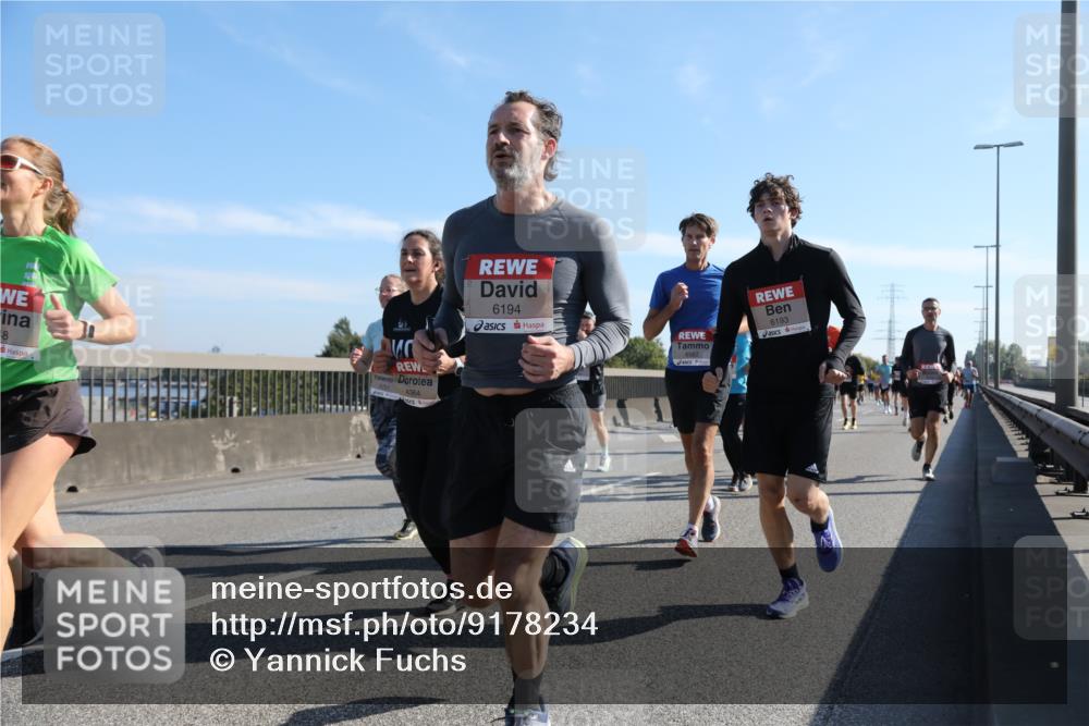 03.10.2025 - Köhlbrandbrückenlauf Yannick Fuchs http://msf.ph/oto/9178234 03.10.2025 11:17:38 Position 3 18, 4751, 4364, 6194, 6193 meine-sportfotos.de