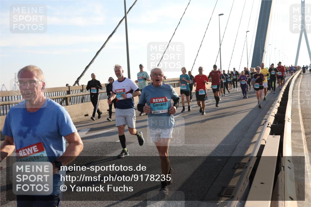 03.10.2025 - Köhlbrandbrückenlauf Yannick Fuchs http://msf.ph/oto/9178235 03.10.2025 08:30:31 Position 1 1325, 1523 meine-sportfotos.de