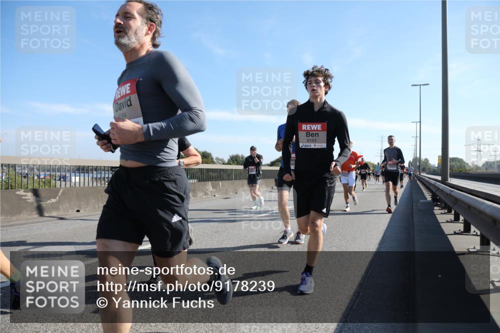 03.10.2025 - Köhlbrandbrückenlauf Yannick Fuchs http://msf.ph/oto/9178239 03.10.2025 11:17:38 Position 3 6194, 6193 meine-sportfotos.de