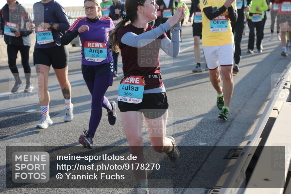 03.10.2025 - Köhlbrandbrückenlauf Yannick Fuchs http://msf.ph/oto/9178270 03.10.2025 08:30:35 Position 1 1801, 2015, 3642, 1922 meine-sportfotos.de
