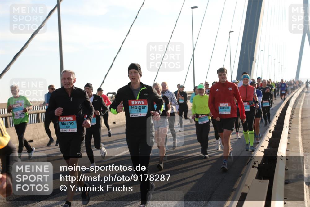 03.10.2025 - Köhlbrandbrückenlauf Yannick Fuchs http://msf.ph/oto/9178287 03.10.2025 08:30:37 Position 1 1786, 1192, 1164, 1456 meine-sportfotos.de