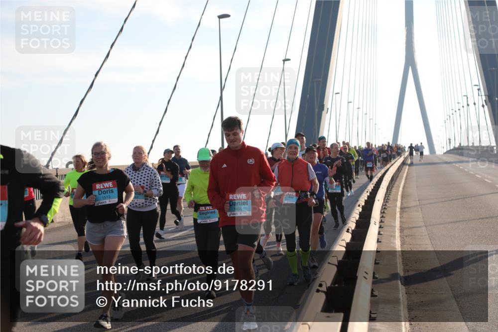 03.10.2025 - Köhlbrandbrückenlauf Yannick Fuchs http://msf.ph/oto/9178291 03.10.2025 08:30:37 Position 1 1513, 1164, 1456 meine-sportfotos.de