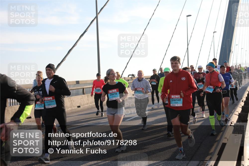 03.10.2025 - Köhlbrandbrückenlauf Yannick Fuchs http://msf.ph/oto/9178298 03.10.2025 08:30:38 Position 1 1771, 3321, 1513, 1456 meine-sportfotos.de
