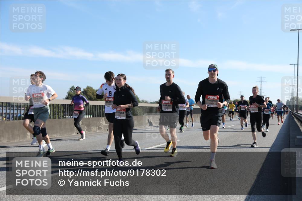 03.10.2025 - Köhlbrandbrückenlauf Yannick Fuchs http://msf.ph/oto/9178302 03.10.2025 11:17:42 Position 3 4405, 4312, 4590, 4494 meine-sportfotos.de