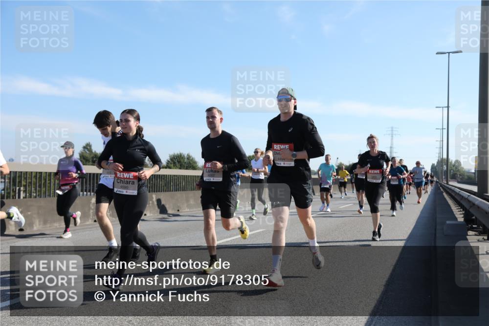 03.10.2025 - Köhlbrandbrückenlauf Yannick Fuchs http://msf.ph/oto/9178305 03.10.2025 11:17:43 Position 3 4590, 4302, 4494 meine-sportfotos.de