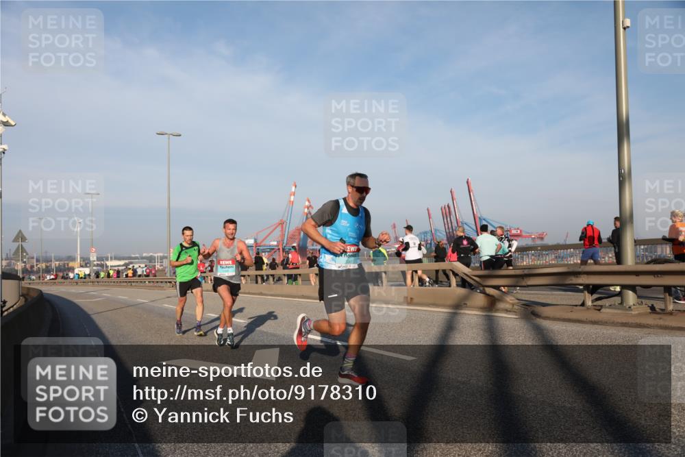 03.10.2025 - Köhlbrandbrückenlauf Yannick Fuchs http://msf.ph/oto/9178310 03.10.2025 08:30:48 Position 1  meine-sportfotos.de