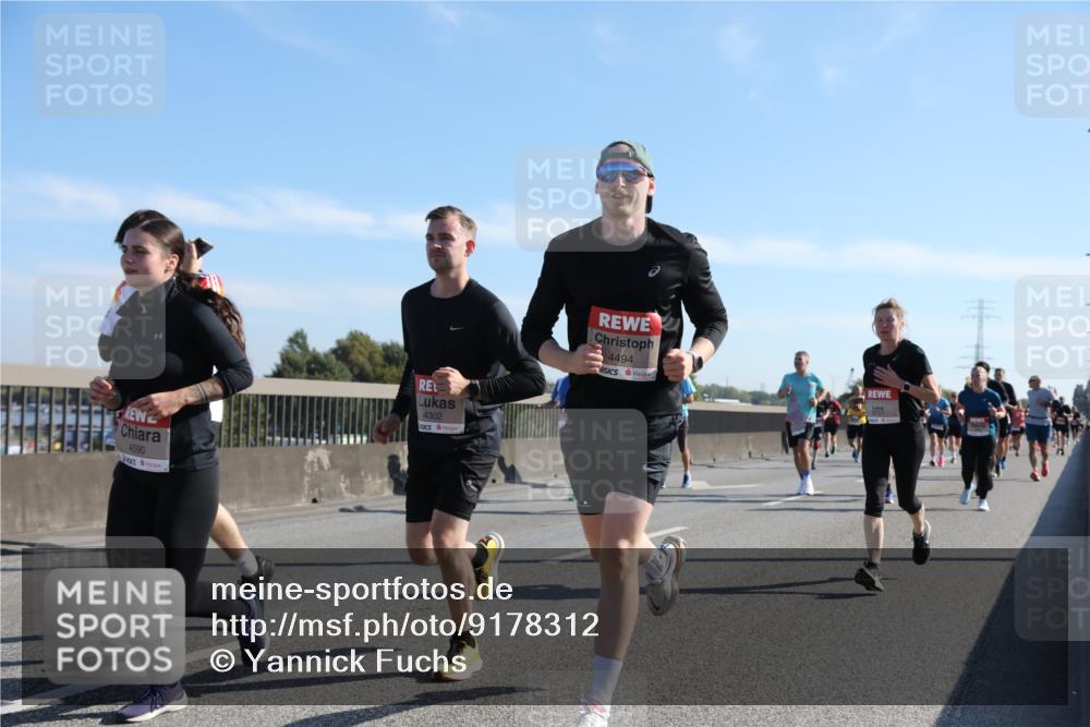 03.10.2025 - Köhlbrandbrückenlauf Yannick Fuchs http://msf.ph/oto/9178312 03.10.2025 11:17:43 Position 3 4590, 4302, 4494, 6721 meine-sportfotos.de