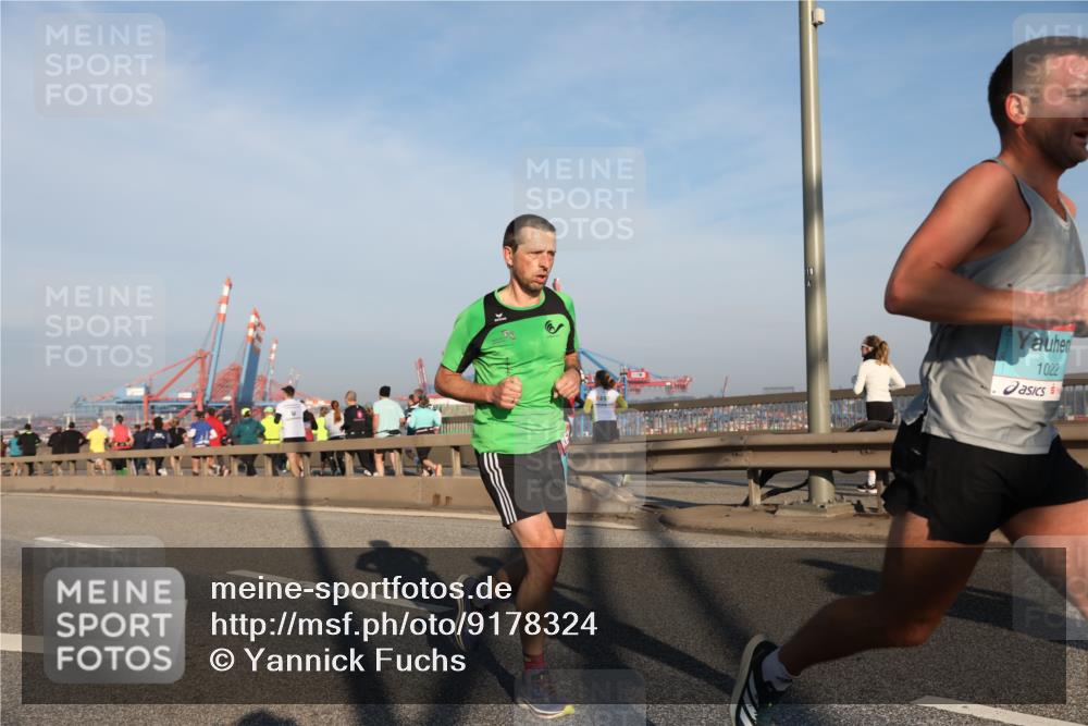 03.10.2025 - Köhlbrandbrückenlauf Yannick Fuchs http://msf.ph/oto/9178324 03.10.2025 08:30:49 Position 1 1022 meine-sportfotos.de