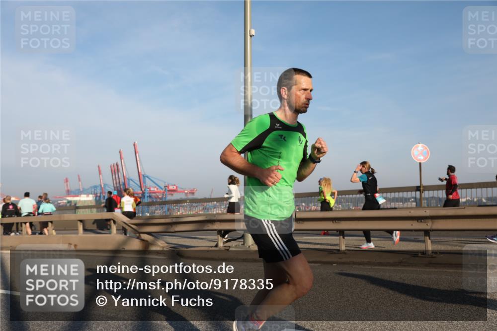 03.10.2025 - Köhlbrandbrückenlauf Yannick Fuchs http://msf.ph/oto/9178335 03.10.2025 08:30:50 Position 1  meine-sportfotos.de