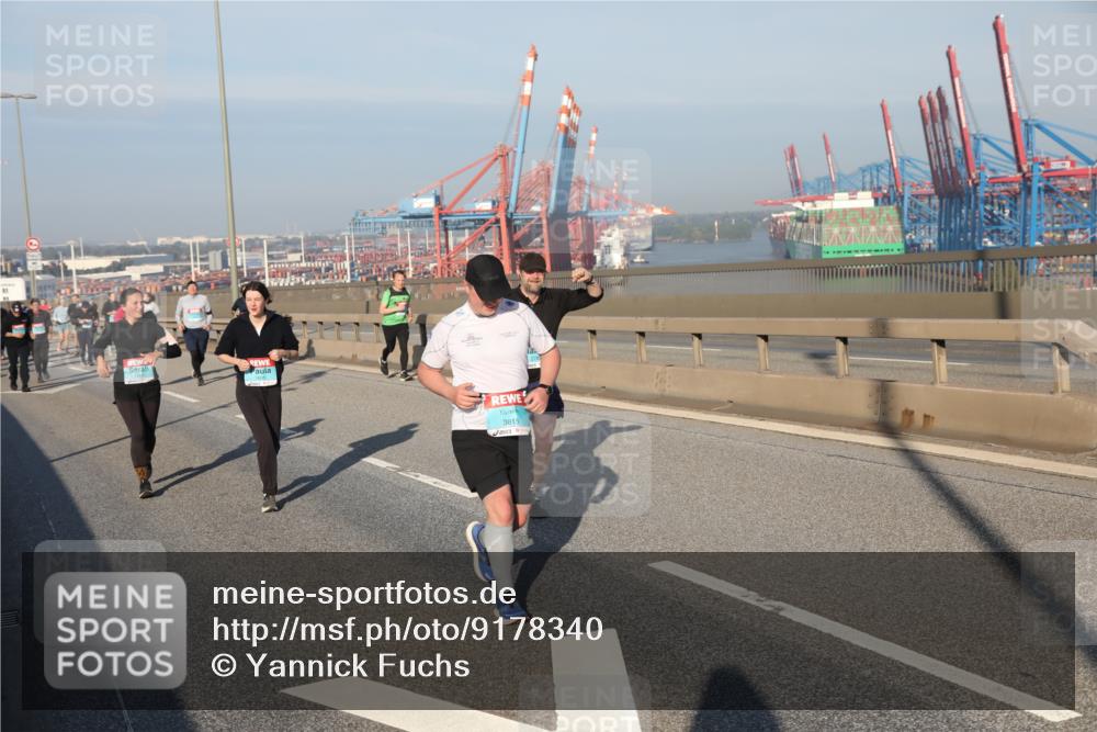 03.10.2025 - Köhlbrandbrückenlauf Yannick Fuchs http://msf.ph/oto/9178340 03.10.2025 08:49:55 Position 2 3815 meine-sportfotos.de