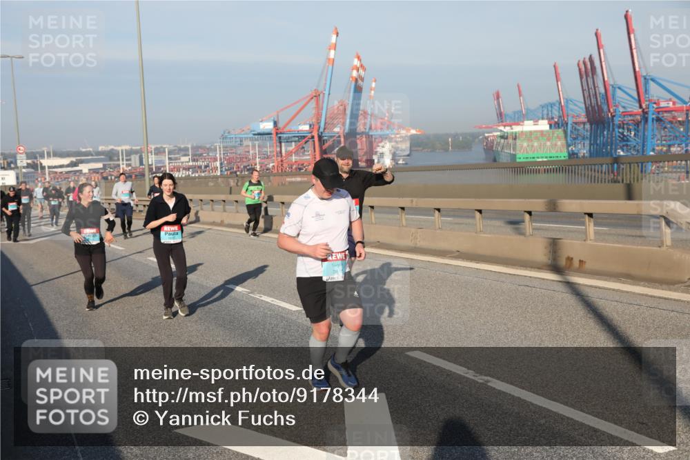 03.10.2025 - Köhlbrandbrückenlauf Yannick Fuchs http://msf.ph/oto/9178344 03.10.2025 08:49:55 Position 2 381 meine-sportfotos.de
