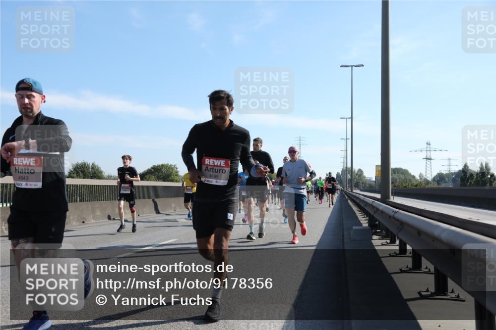 03.10.2025 - Köhlbrandbrückenlauf Yannick Fuchs http://msf.ph/oto/9178356 03.10.2025 11:17:47 Position 3 4643, 4665 meine-sportfotos.de