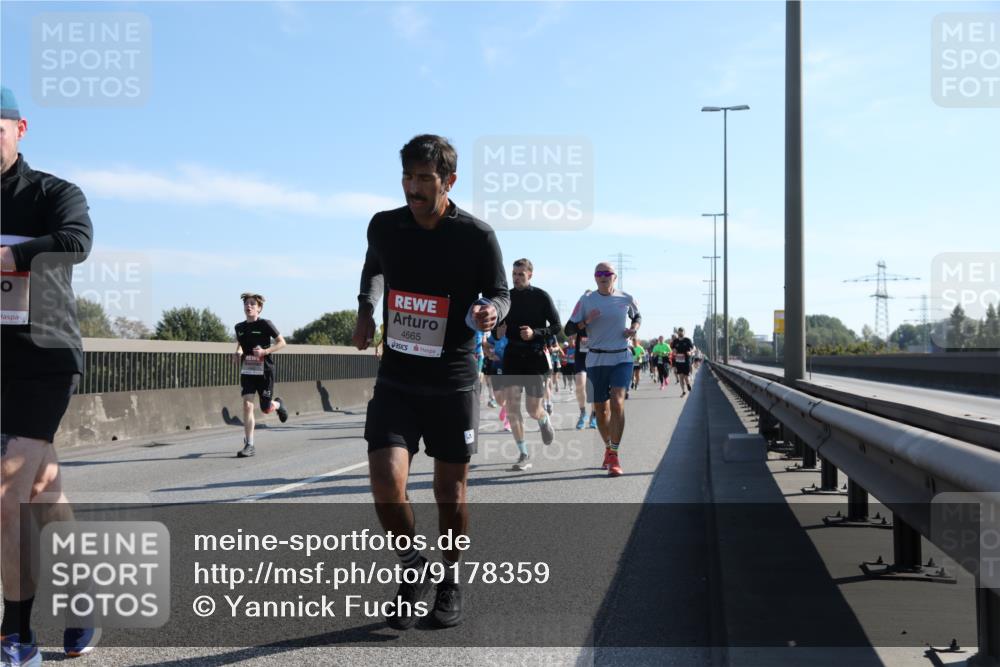 03.10.2025 - Köhlbrandbrückenlauf Yannick Fuchs http://msf.ph/oto/9178359 03.10.2025 11:17:47 Position 3 4665 meine-sportfotos.de