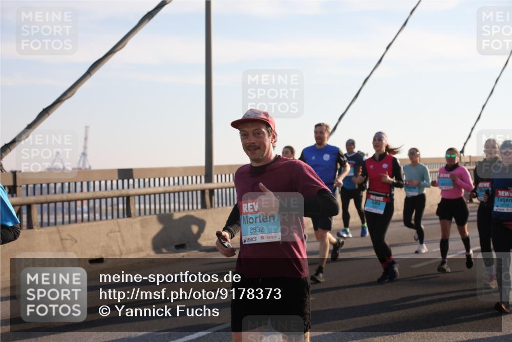 03.10.2025 - Köhlbrandbrückenlauf Yannick Fuchs http://msf.ph/oto/9178373 03.10.2025 08:31:08 Position 1 2832, 2079 meine-sportfotos.de