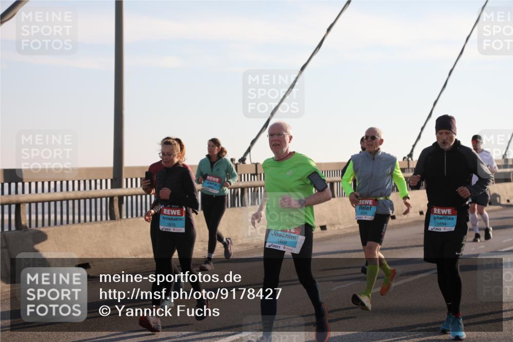 03.10.2025 - Köhlbrandbrückenlauf Yannick Fuchs http://msf.ph/oto/9178427 03.10.2025 08:31:13 Position 1 1615, 1802, 3528, 1634 meine-sportfotos.de