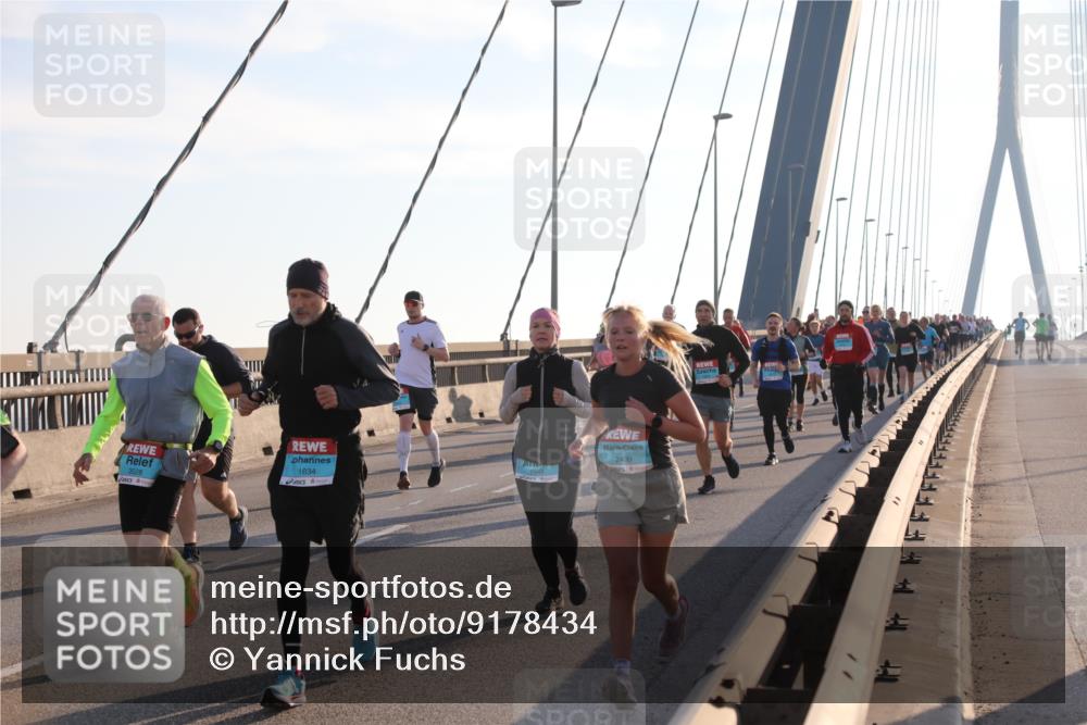 03.10.2025 - Köhlbrandbrückenlauf Yannick Fuchs http://msf.ph/oto/9178434 03.10.2025 08:31:13 Position 1 3528, 1634, 2499 meine-sportfotos.de
