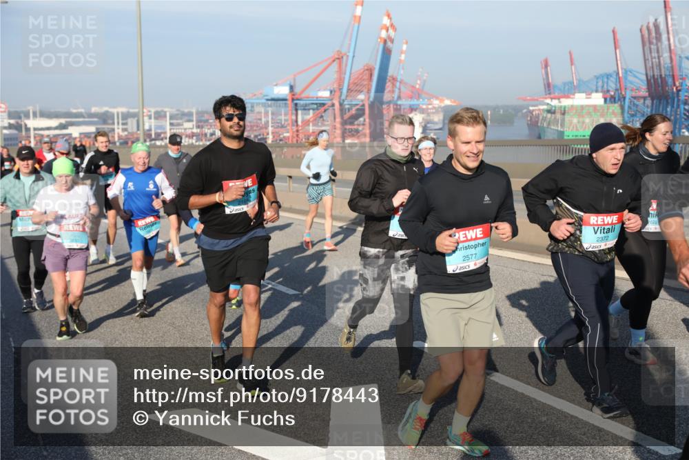 03.10.2025 - Köhlbrandbrückenlauf Yannick Fuchs http://msf.ph/oto/9178443 03.10.2025 08:50:08 Position 2 2670, 2577, 2372 meine-sportfotos.de