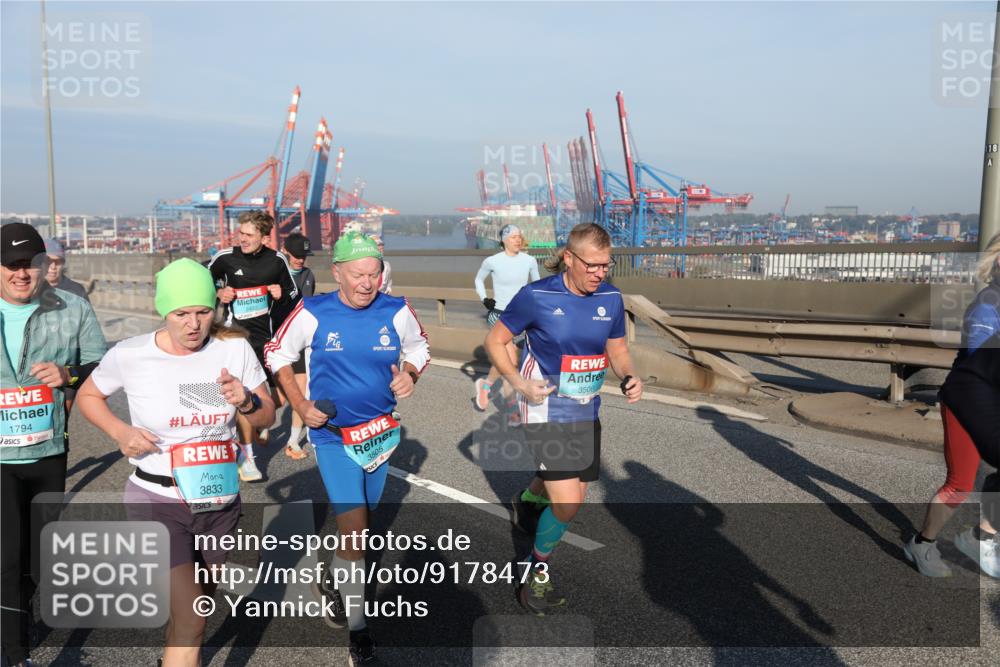 03.10.2025 - Köhlbrandbrückenlauf Yannick Fuchs http://msf.ph/oto/9178473 03.10.2025 08:50:11 Position 2 1794, 3833, 3505, 3506, 118 meine-sportfotos.de