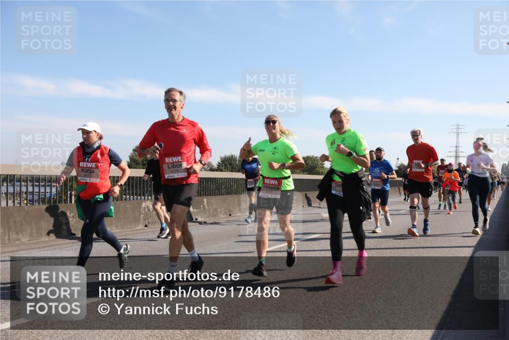 03.10.2025 - Köhlbrandbrückenlauf Yannick Fuchs http://msf.ph/oto/9178486 03.10.2025 11:17:57 Position 3 4573, 6175, 6252 meine-sportfotos.de