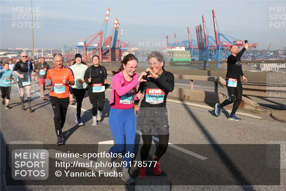 03.10.2025 - Köhlbrandbrückenlauf Yannick Fuchs http://msf.ph/oto/9178577 03.10.2025 08:50:22 Position 2 1461, 1049 meine-sportfotos.de