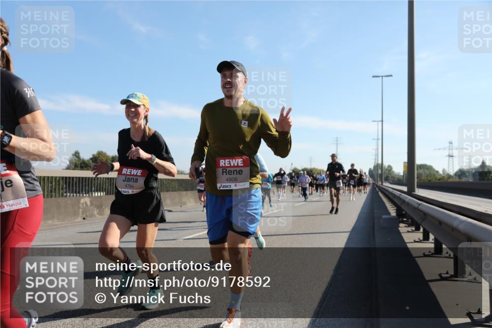 03.10.2025 - Köhlbrandbrückenlauf Yannick Fuchs http://msf.ph/oto/9178592 03.10.2025 11:18:07 Position 3 36, 4794, 4806 meine-sportfotos.de