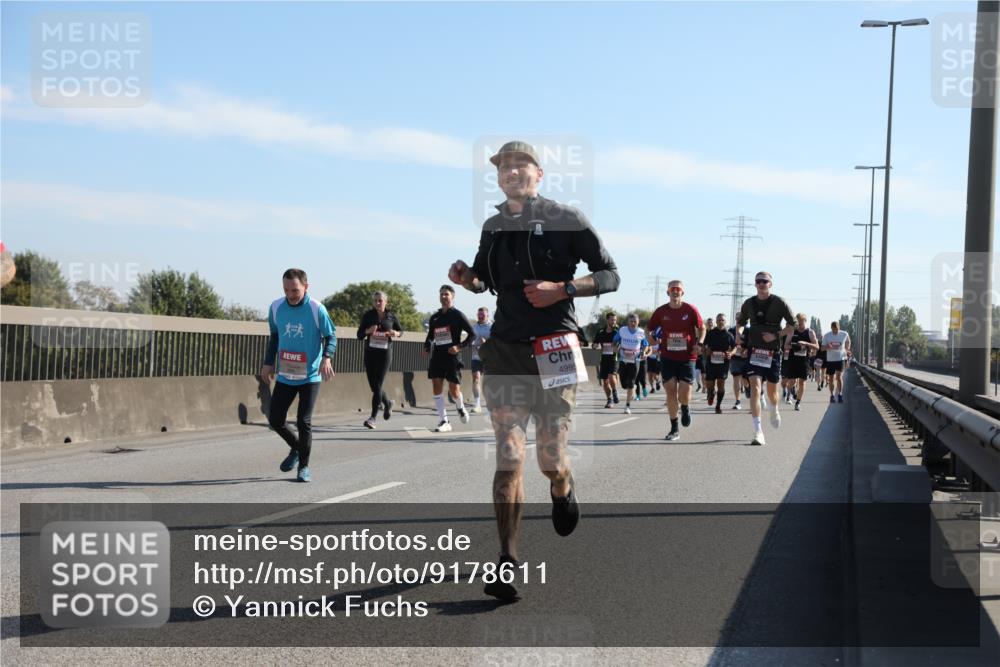 03.10.2025 - Köhlbrandbrückenlauf Yannick Fuchs http://msf.ph/oto/9178611 03.10.2025 11:18:09 Position 3 4995 meine-sportfotos.de